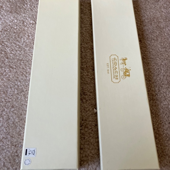 NWT Ladies’ Coach Wristwatch - Picture 9 of 11